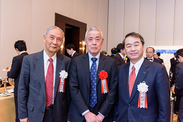 President Karube, Project Professor Sugiura and Executive Director Ietsugu (from left)